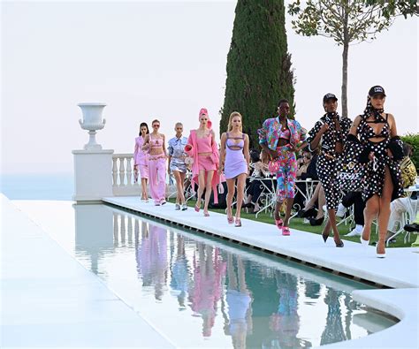 «Versace La Vacanza», firmata da Donatella e Allegra Beck 